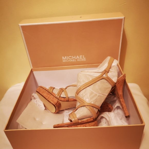 NWT Michael Khors Elegant Shoes - Picture 5 of 6